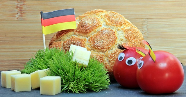 足球西甲豪门签下才华中场，合约长达七年